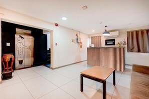 Lobby - Classic with Balcony Super Townhouse T Nagar Chennai (Chennai)