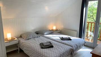 3 chambres, fer et planche Ă repasser, draps fournis