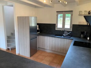 Private kitchen - Chalet in the Dordogne Valley with swimming pool and golf course (Lachapelle-Auzac)
