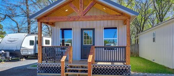 Piney Woods Tiny Cabin: 3 Mi to Sabine River!