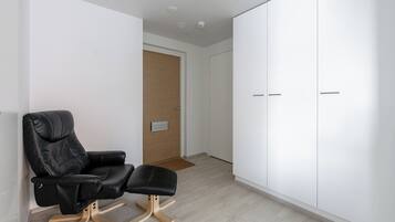 Standard-huoneisto, parveke, järvinäköala | Oleskelualue