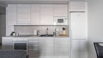 Standard-huoneisto, parveke, järvinäköala | Yksityinen keittiö