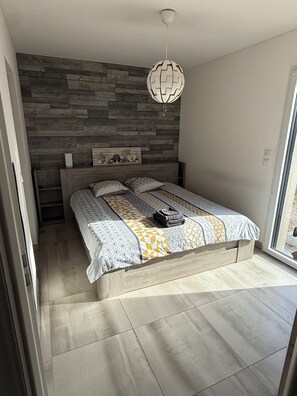 Room - Rooms in pretty little house (Cahors)