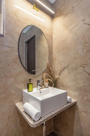 Vila Deluks, balkon, pemandangan kota | Kamar mandi