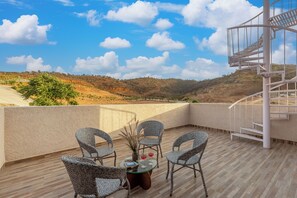 Villa Deluxe, balcón, vistas a la ciudad | Jardines del alojamiento