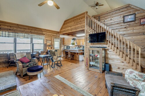 Family Lake Days! Mtn-View Cabin in Hiawassee