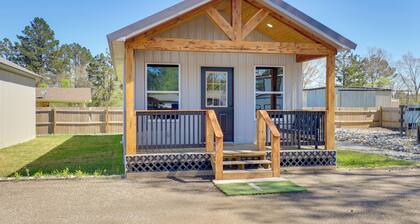 3 Mi to Boat Ramp! Tiny Cabin Near Sabine River