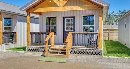 Fish, Boat & Explore! Tiny Cabin Near Sabine River