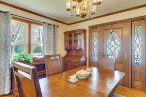 Dining - Sunroom & Spacious Yard: Home Near Louisville! (Jeffersontown)
