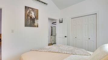 1 bedroom, internet, bed sheets