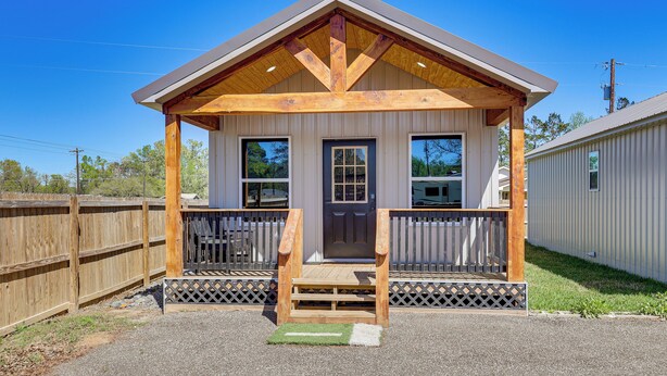 A small wooden cabin with a porch, a front door, and a window. - 3 Mi to Sabine River! Modern Cabin Retreat (Joaquin)
