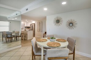Dining - Sleek, Oceanfront Unit in Daytona Beach Shores! (Daytona Beach Shores)