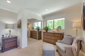 Interior - 5 Mi to Dtwn! Extended-Stay Palm Springs Condo (Palm Springs)