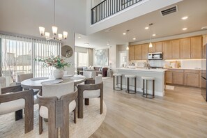 Dining - Elevated Home in North Colorado Springs w/ Patio (Colorado Springs)