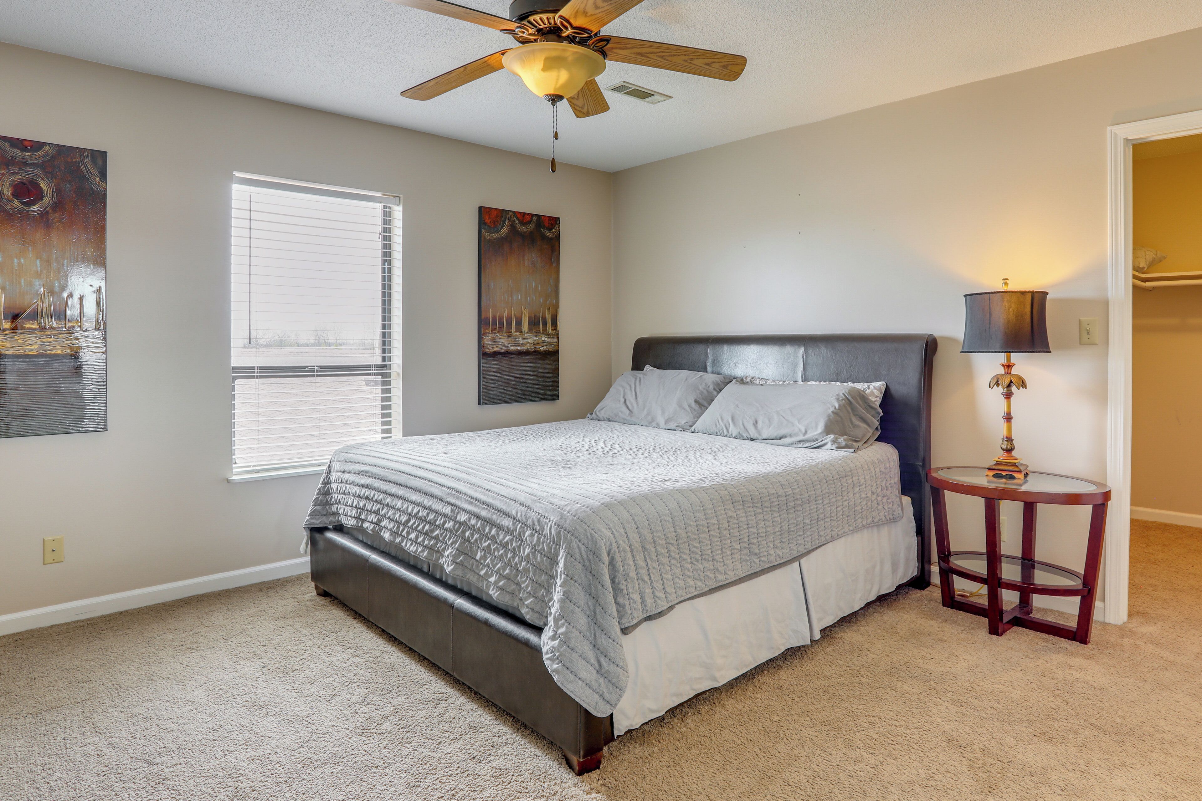 2 bedrooms, desk, iron/ironing board, internet