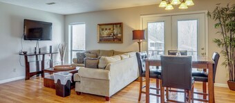 3 Mi to Town! Cozy Apartment in Poplar Bluff