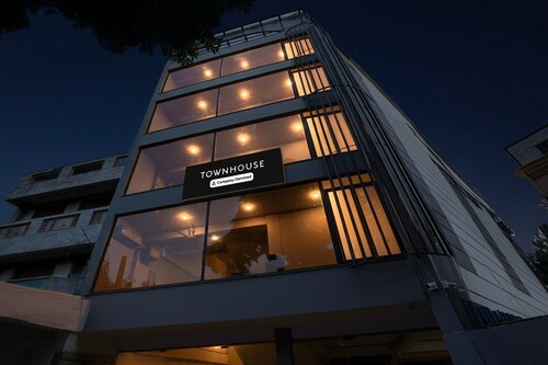 Deluxe Super Townhouse Preet Vihar Metro Station