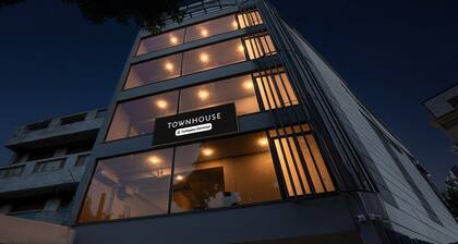 Deluxe Super Townhouse Preet Vihar Metro Station