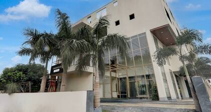 Collection Park Taramandal Krishna Inn