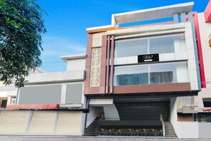 Exterior - Super Collection O Quila Road (Lucknow)