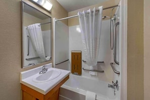 Shower, towels - 1 Full Bed | ADA/Tub/Non-Smoking/Kitchen (Bossier City)