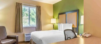 1 Queen Bed | Non-Smoking, Kitchen