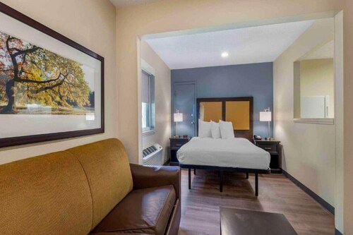 1 Queen Bed | Non-Smoking, Micfridge