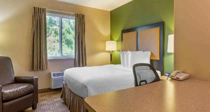 1 Queen Bed | Non-Smoking, Micfridge, Sofa-Bed