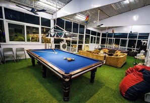 Villa familiar, balcón, vistas a la piscina | Sala de juegos