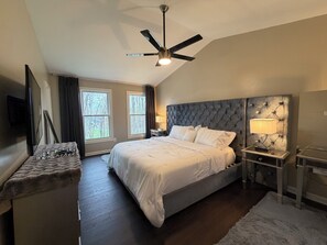 4 slaapkamers, een strijkplank/strijkijzer, wifi, beddengoed