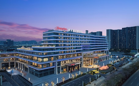 Exterior. Hampton by Hilton Guangzhou Xintang Railway Station