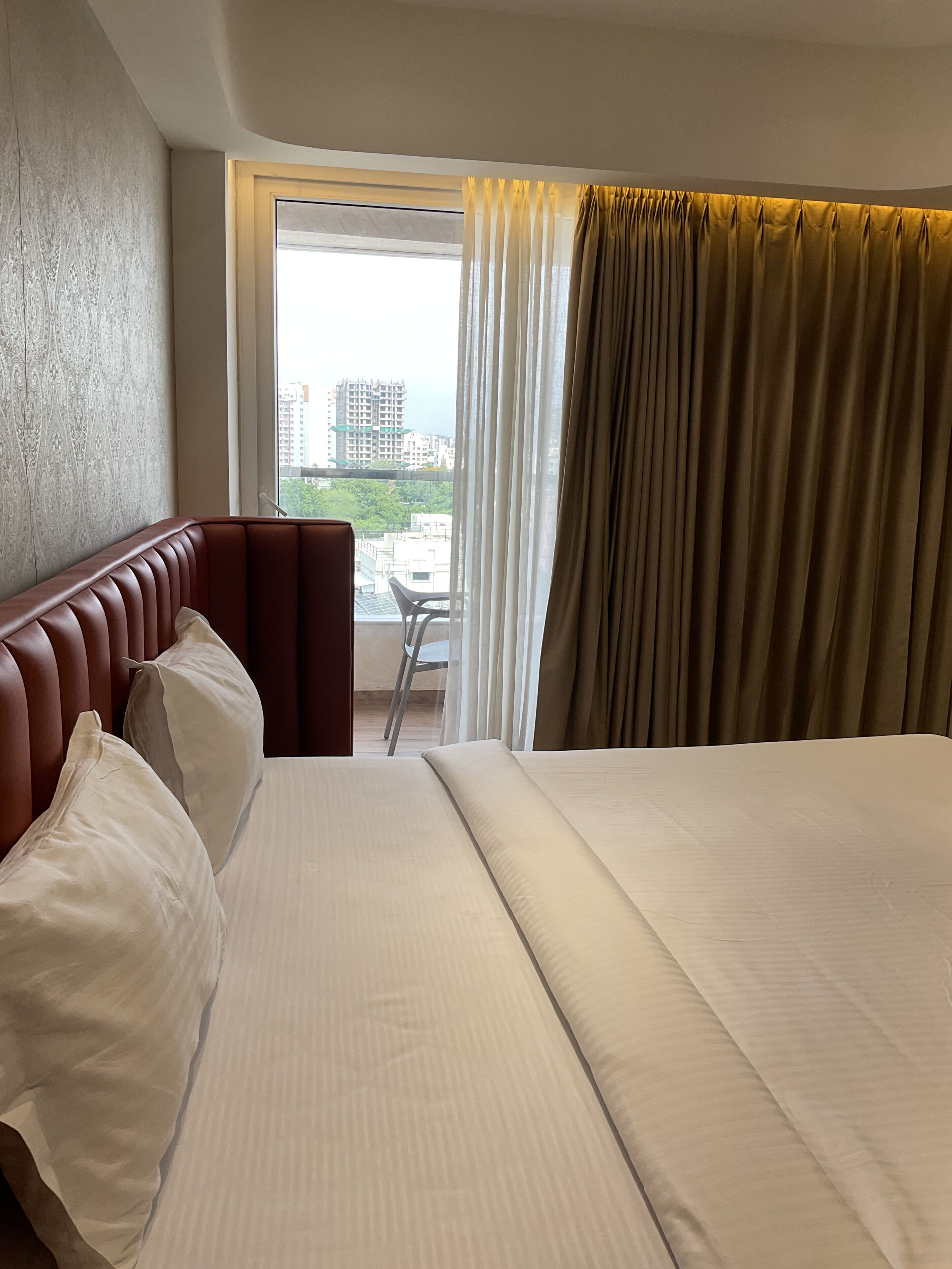 Executive Studio Suite, 1 King Bed, City View | Desk, laptop workspace, iron/ironing board, free WiFi