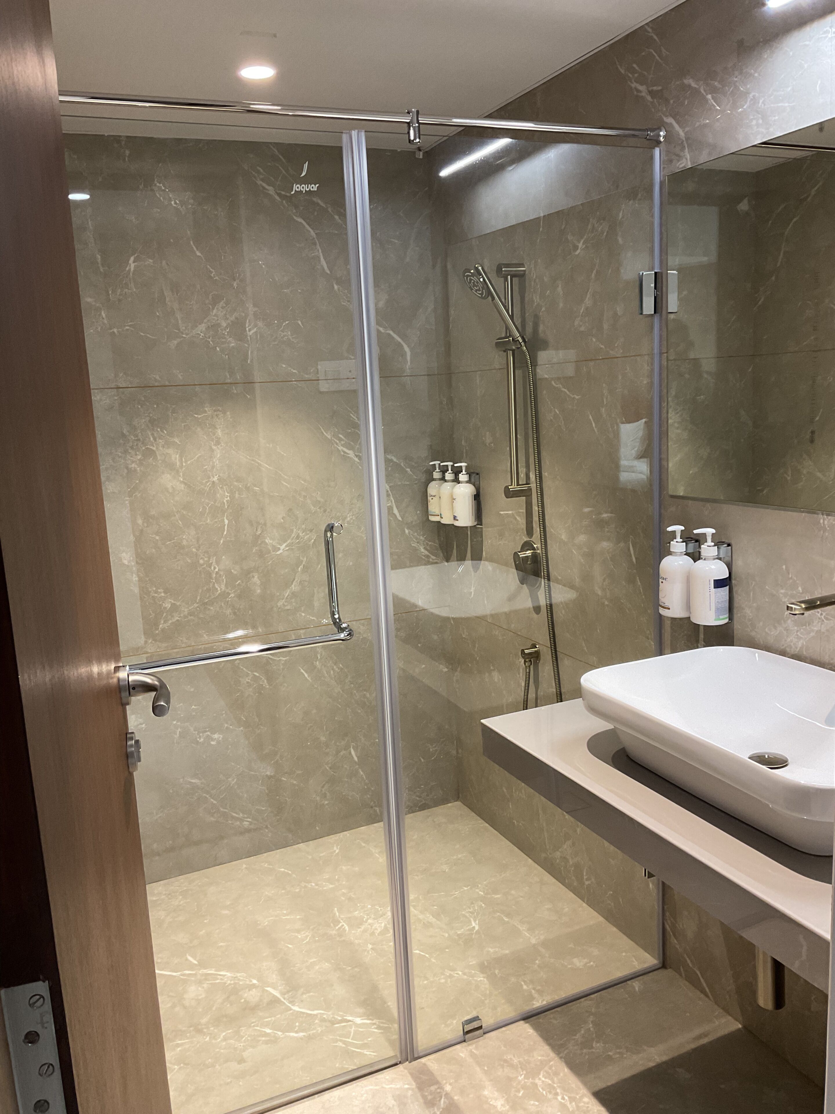 Deluxe Double Room, Balcony, City View | Bathroom | Shower, free toiletries, hair dryer, towels