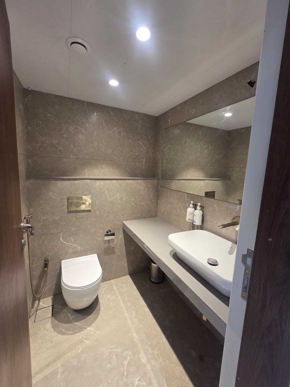 Douche, articles de toilette (gratuits), séchoir à cheveux