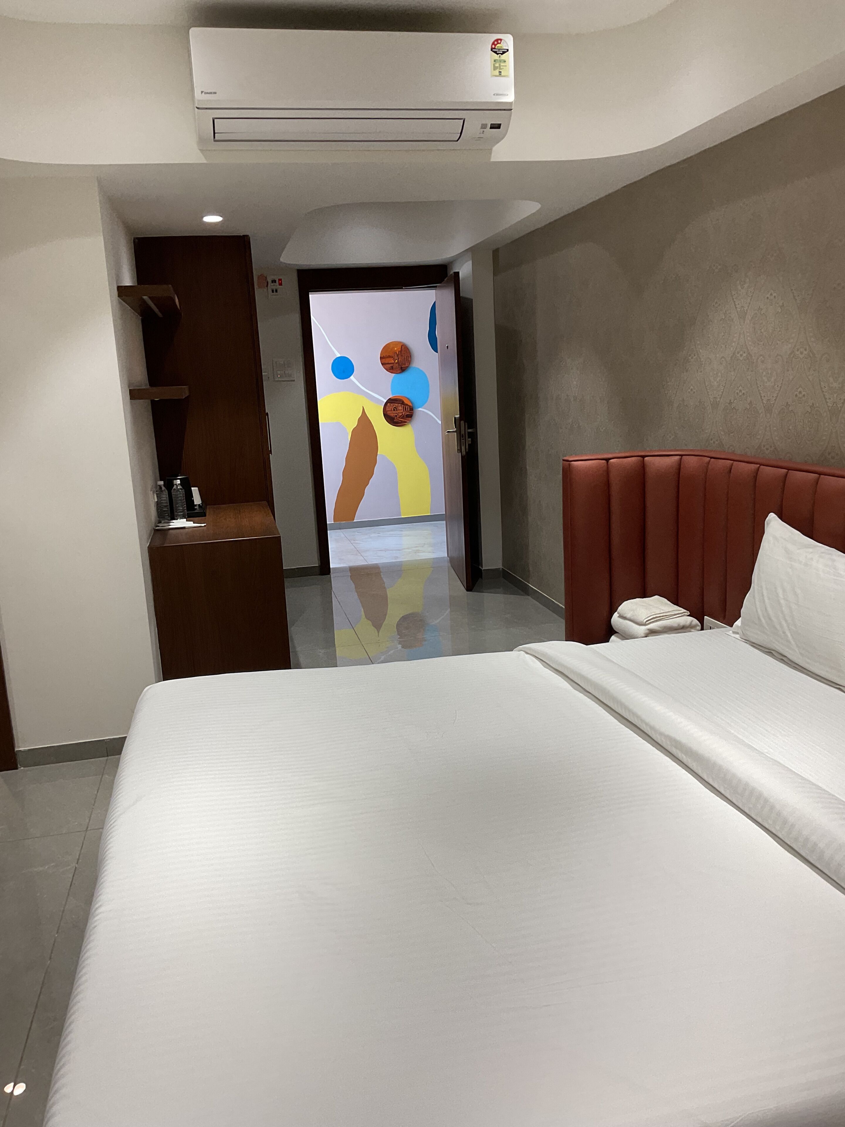 Executive Room, 1 King Bed, City View | Desk, laptop workspace, iron/ironing board, WiFi (free)