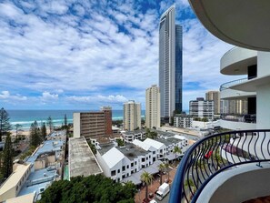 Property grounds - Monte Carlo on  the  Coast (Surfers Paradise)