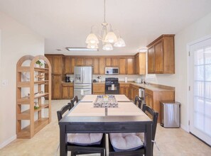 Dining - Southern Pines Hideaway – Peaceful Hahira Stay (Hahira)