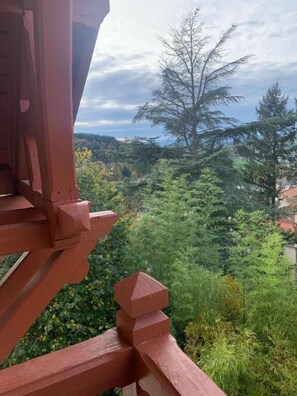 Comfort Double Room, Balcony, Garden View | Property grounds - Le relai des favorites (Thizy-les-Bourgs)