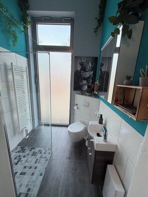 Bathroom - Vrbo Property (Leer (Ostfriesland))