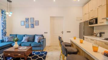 Apartment, 2 Bedrooms, Kitchenette | Living area