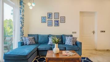 Apartment, 2 Bedrooms, Kitchenette | Living area