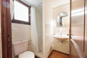 Shower, hair dryer - Apartment in Antibes with 2 bedrooms sleeps 4 (Antibes)
