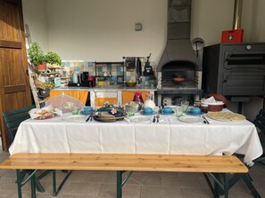 Outdoor dining - Harvest Garden Oasis in the Green between Caccamo, Termini Palermo and Cefalù (Termini Imerese)