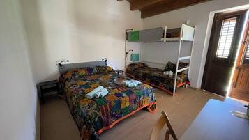 2 chambres, fer et planche Ă repasser, Wi-Fi, draps fournis