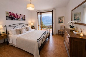 2 bedrooms, iron/ironing board, free WiFi, bed sheets - Appartamento Angela by Theater Home - with marvellous lake view (Tignale)