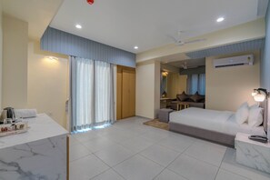 Habitación Deluxe | Ropa de cama de alta calidad, edredón y camas con efecto memoria 