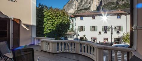 Deluxe Room, Mountain View | Terrace/patio