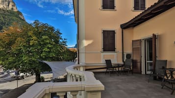 Deluxe Room, Mountain View | Terrace/patio