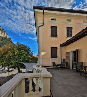 Deluxe Room, Mountain View | Terrace/patio - Hotel Centrale (Mezzocorona)
