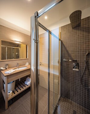 Kahden hengen comfort-huone | Kylpyhuone